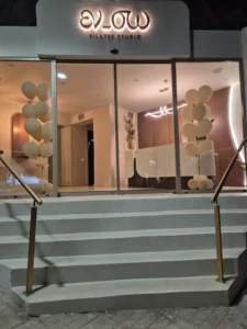 Εσωτερικός φωτισμός στο εν_σω Pilates Studio στην Πετρούπολη